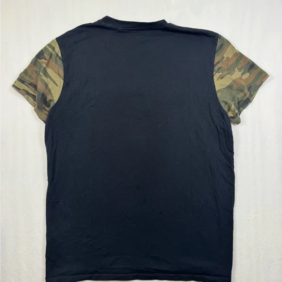GUESS Men’s Black & Green Camo Short-Sleeve Tee - Picture 2 of 5